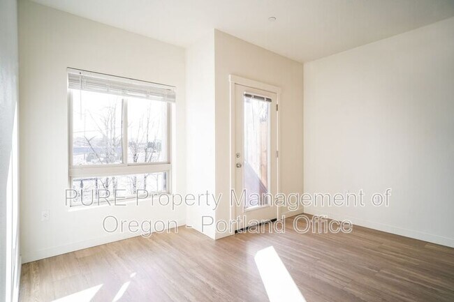 Building Photo - 22025 NE Halsey St