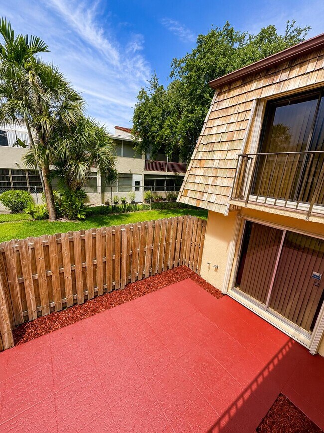Building Photo - 168 Lake Arbor Dr