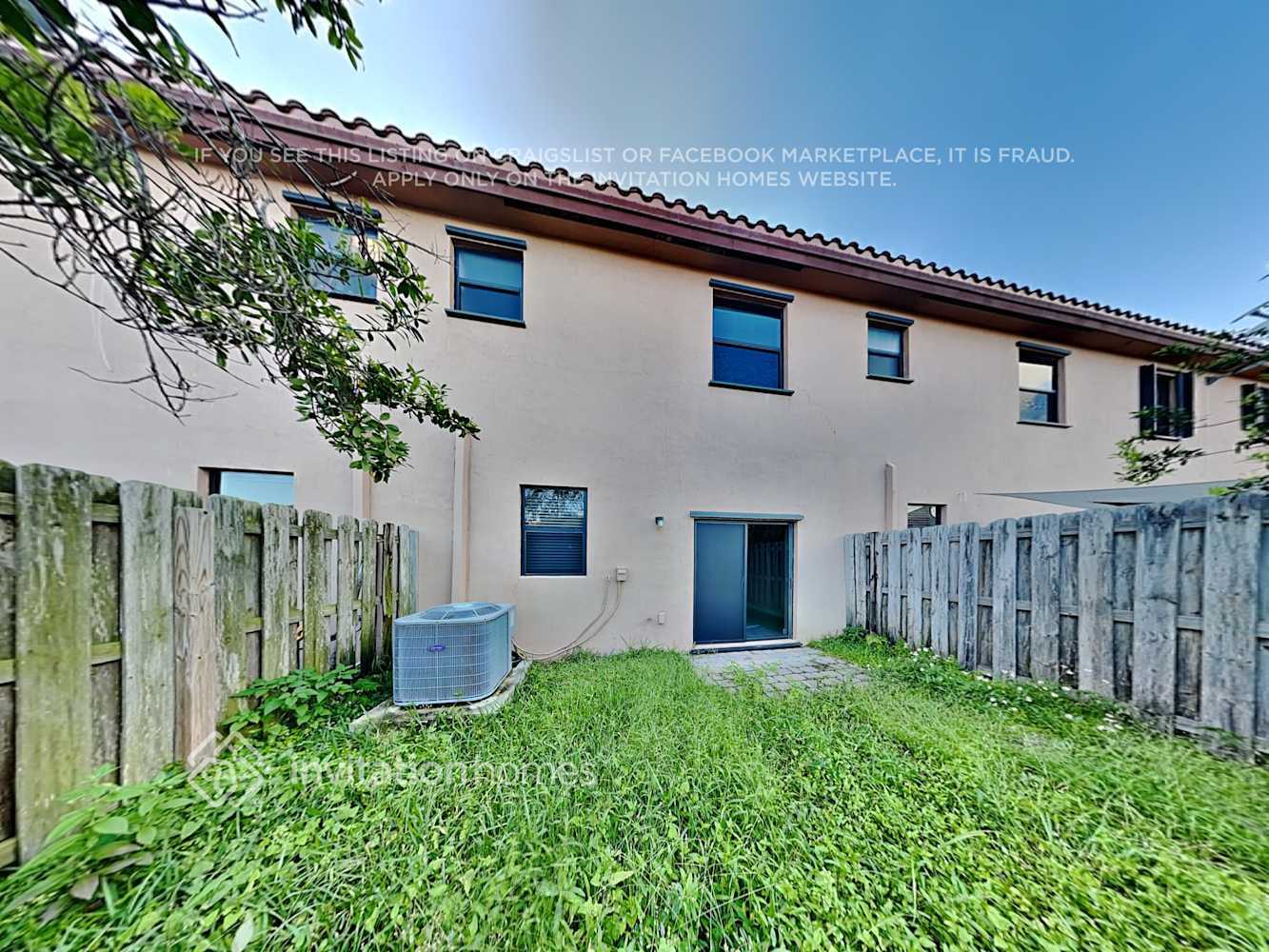 Building Photo - 165 SE 34th Terrace