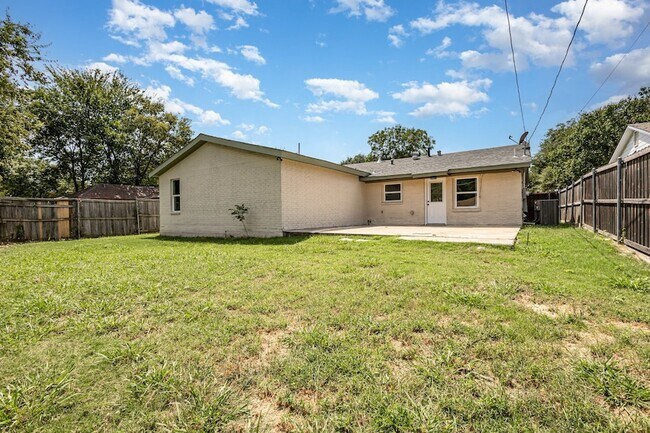 Building Photo - 13520 Glenside Dr