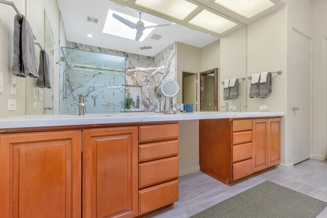 Building Photo - 280 Tomahawk Dr