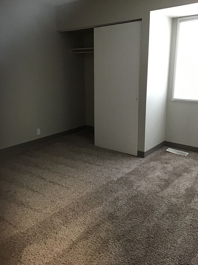 Building Photo - 2563 Irving Ct