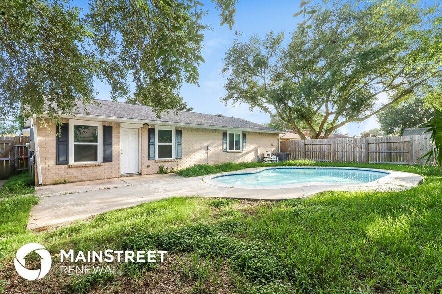 Building Photo - 4922 Crestway Dr