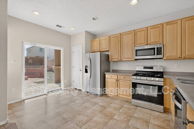 Building Photo - 2323 Margarita Dr SE