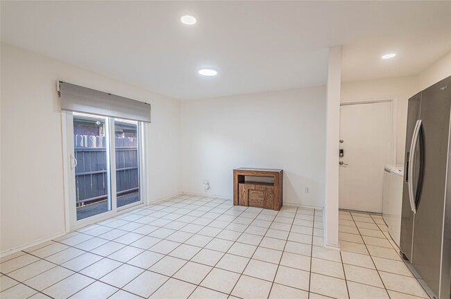 Building Photo - 1702 Good Day Dr