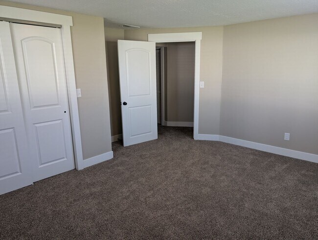 Building Photo - July FREE! Renovated 5-Bed Home + Optional...