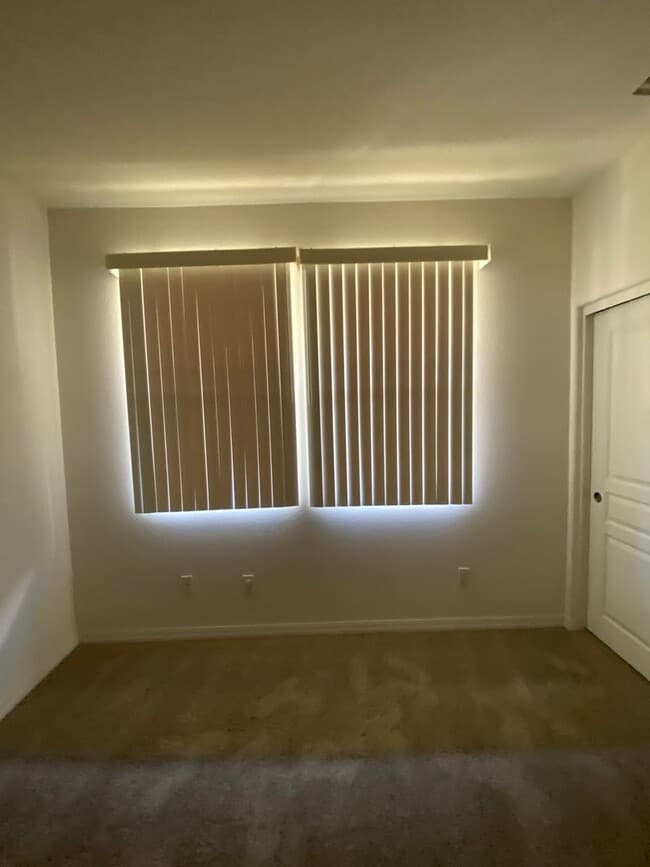 Building Photo - Beautiful Somerset Single Story Townhome N...