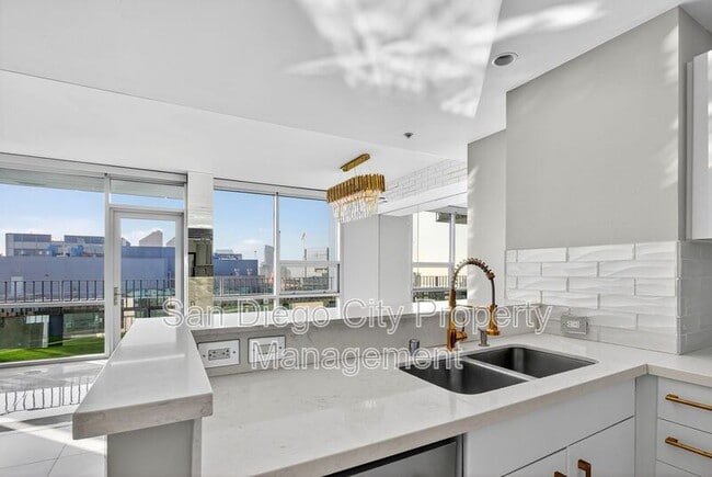 Building Photo - 321 Tenth Ave