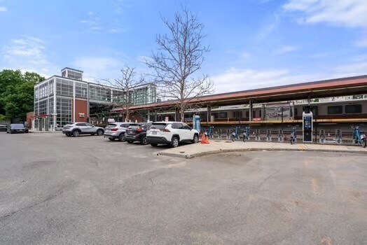 Building Photo - 24 Sagamore St