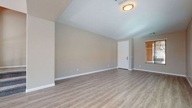 Building Photo - Very nice home in highly sought after location!