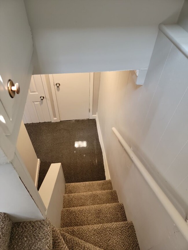 Building Photo - AVAILABLE JUNE 1st 2026 - Fantastic Newly Renovated 5 Bed 2 Bath Home w/ Garage