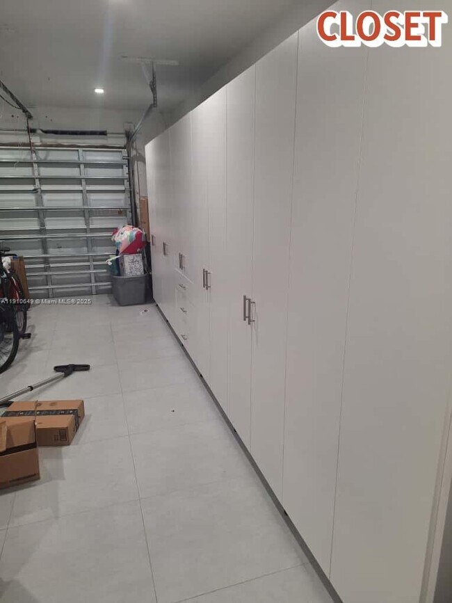 Building Photo - 13437 SW 44th Ln