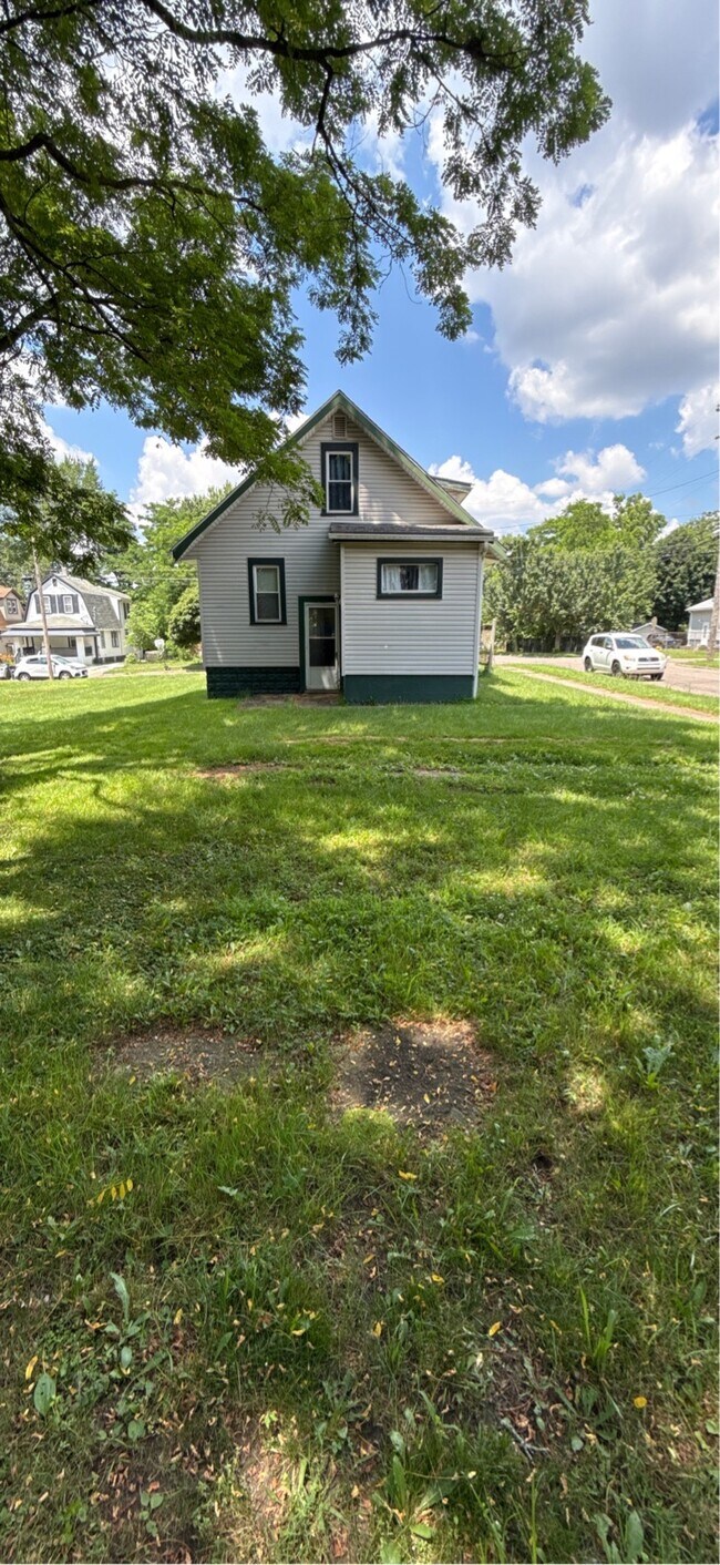 Building Photo - 714 McKinley Ave