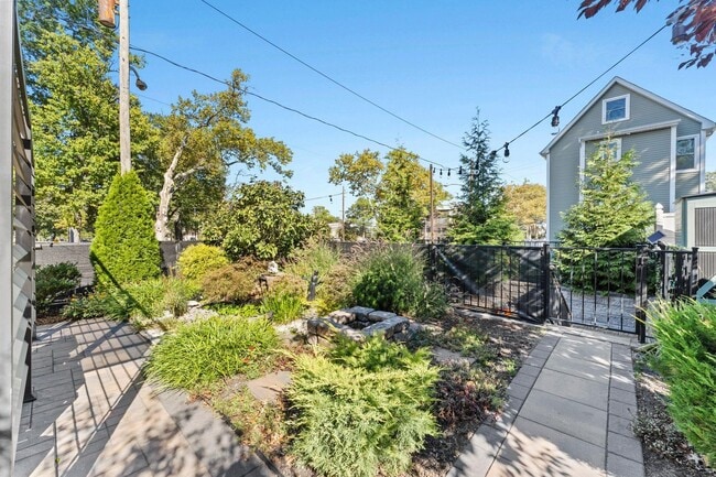 Building Photo - 76 Condict St