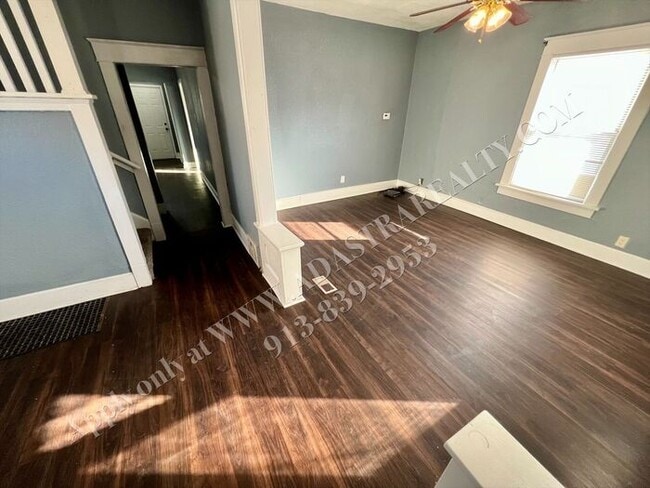 Building Photo - Cozy 4 Bed 2 Bath Home in KCK-Available NOW!!