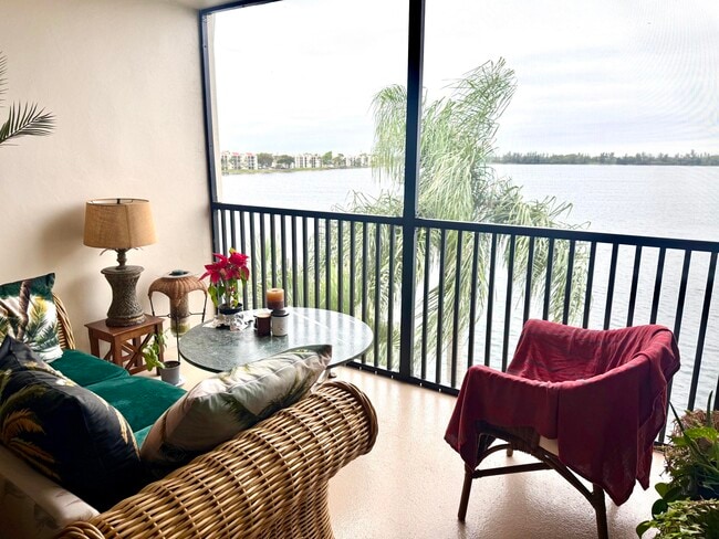 Building Photo - 111 Lake Emerald Dr