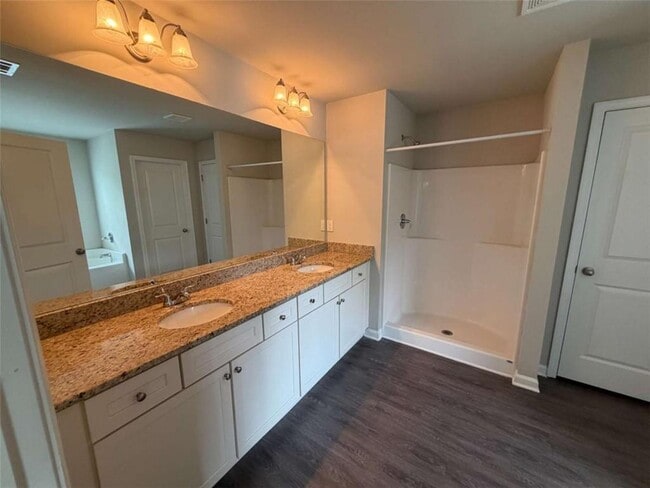 Building Photo - 313 Nutwood Trce