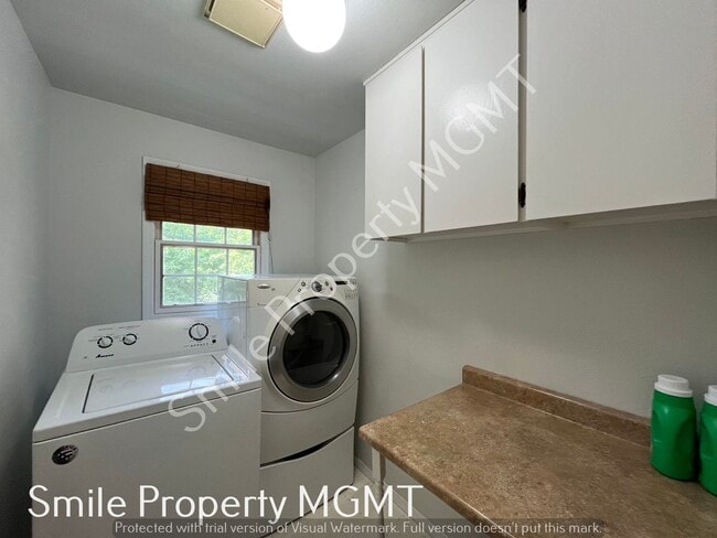 Building Photo - Spacious 5 bedrooms house in Beaverton