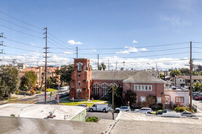 Building Photo - 1561 S Barrington Ave