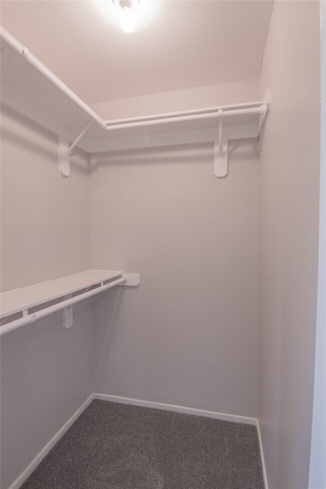 Building Photo - 15806 Val Verde Dr