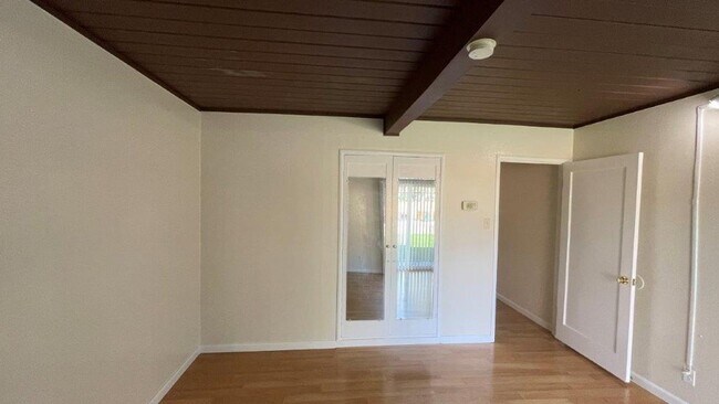 Building Photo - Pleasant HIll, Beautiful 3 bedroom 1 bath home w/ 1 car garage Immaculately maintained!