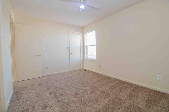 Building Photo - 2004 Tynewood Dr