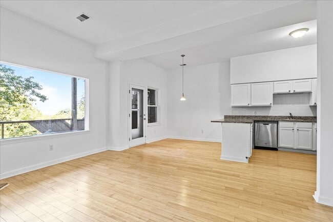 Building Photo - 1914 University Ave