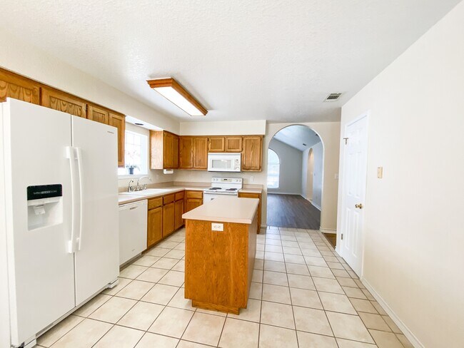 Building Photo - 1663 Lantana Cir