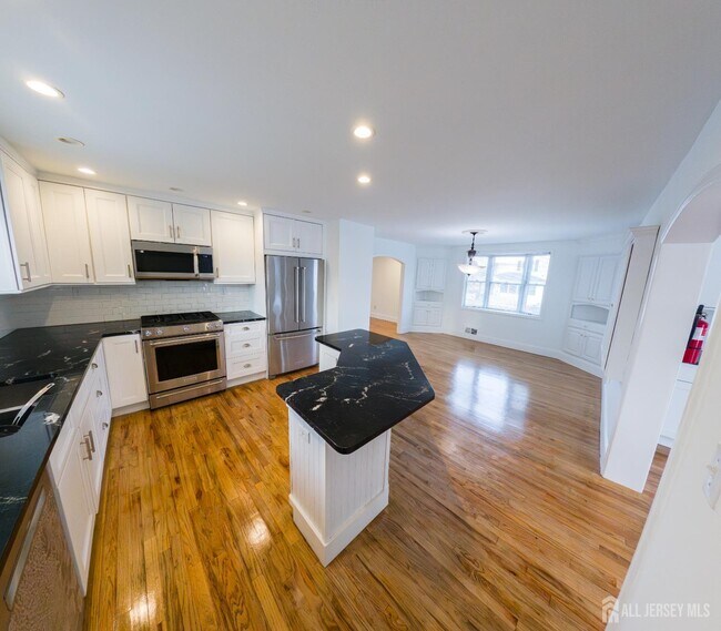 Building Photo - 15 Sedgwick St