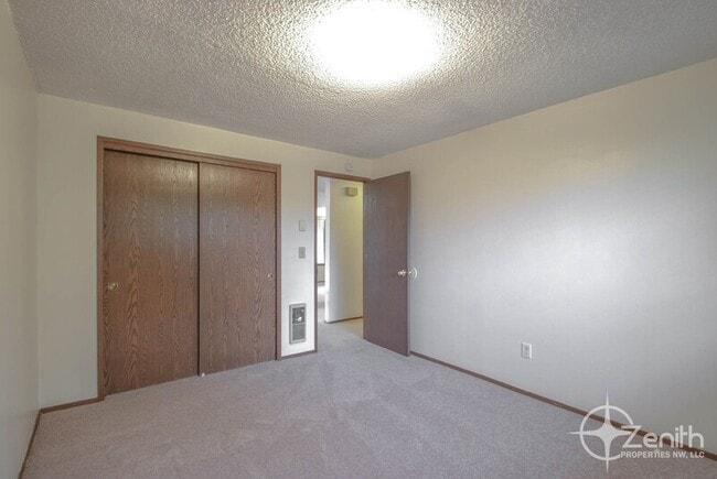 Building Photo - 2920 NE 86th Ave