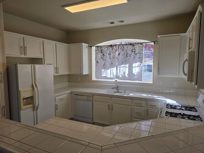 Building Photo - Beautiful South Reno Home in Gated Community