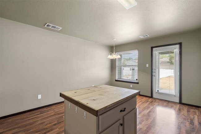 Building Photo - 693 Sampson