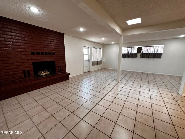Building Photo - 1516 Elmhurst Dr