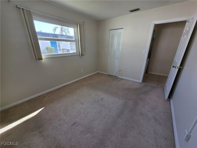 Building Photo - 46 Hamlin Ct