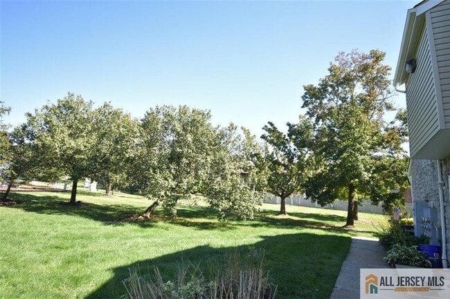 Building Photo - 49 Farnham Square