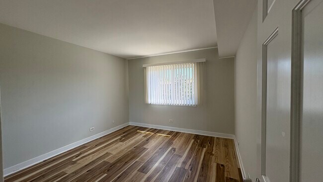 Building Photo - 9439 Bay Colony Dr