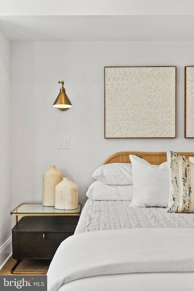 Building Photo - 2460 Ontario Rd NW