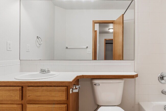 Building Photo - Great Ranch in the heart of Loveland!