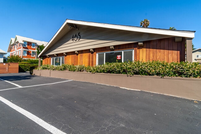 Primary Photo - 465 Calderon Ave