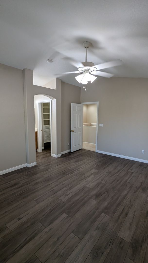 Building Photo - Northwest 3bdrm Home