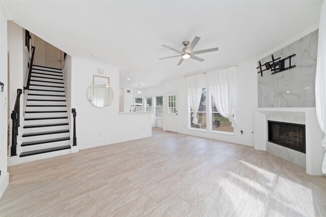 Building Photo - 5214 Bay Pines Dr