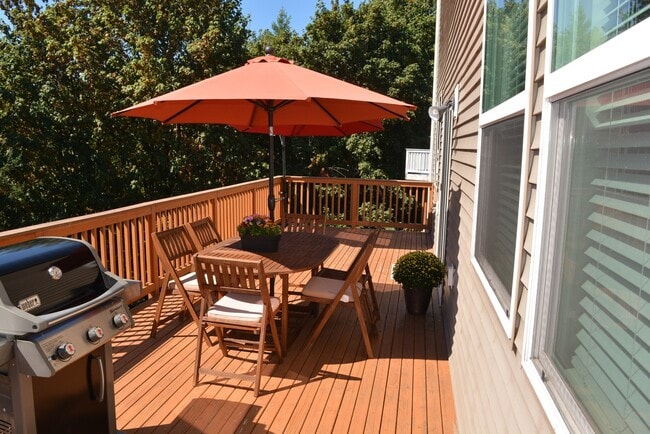 Building Photo - Amazing 4 bedroom home on Tumwater Hill!!