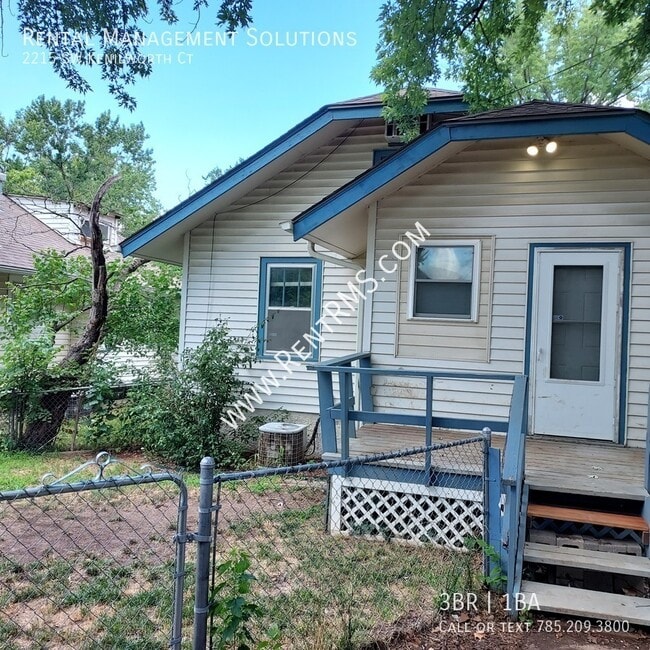 Building Photo - 2215 SW Kenilworth Ct