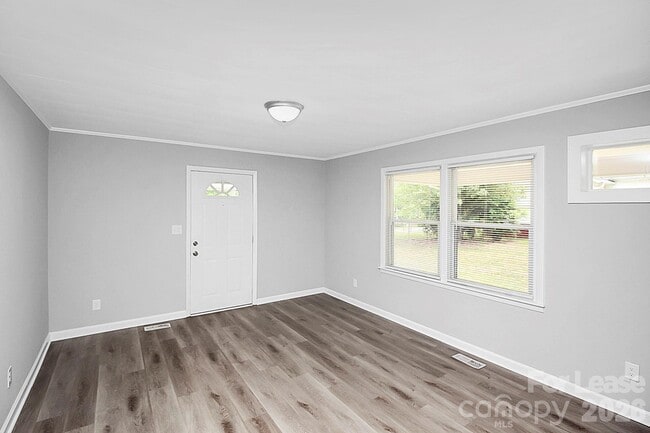 Building Photo - 1017 McLain Rd