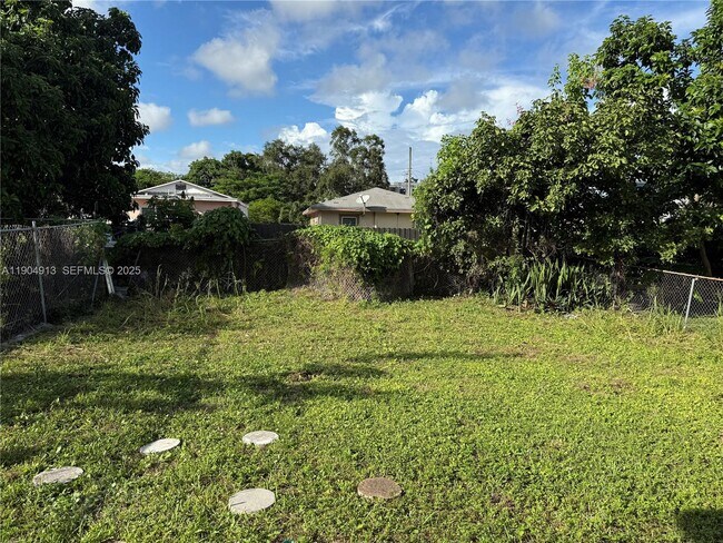 Building Photo - 1325 NW 75th Terrace