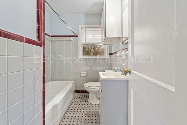 Building Photo - 575 Georgia Ave