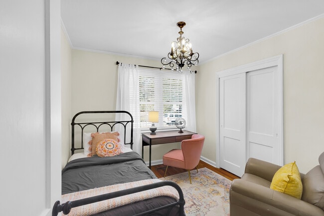 Building Photo - 604 9th St