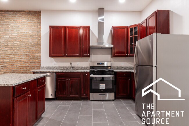 Building Photo - 3345 N Clark St