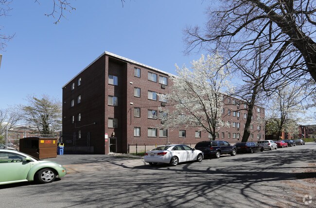 Building Photo - 70 Russ St