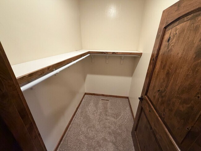 Building Photo - 11 Fieldcross Ln